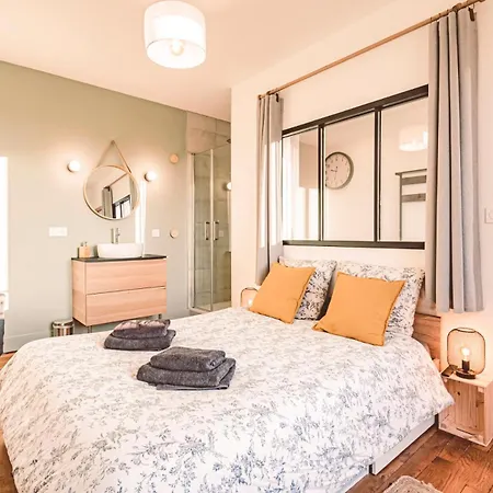 Charme De L'ancien Pour Cet Entierement Renove Rue Jeanne D'arc *