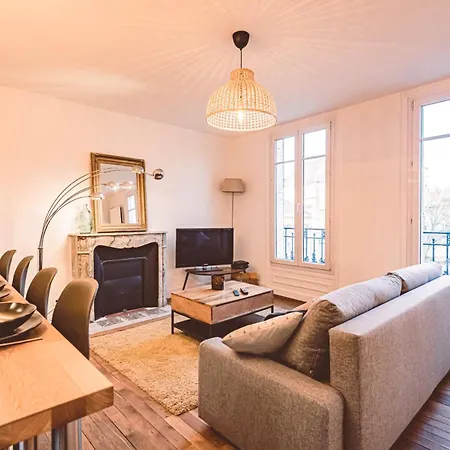 Charme De L'ancien Pour Cet Entierement Renove Rue Jeanne D'arc *
