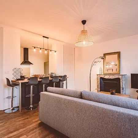 Charme De L'ancien Pour Cet Entierement Renove Rue Jeanne D'arc