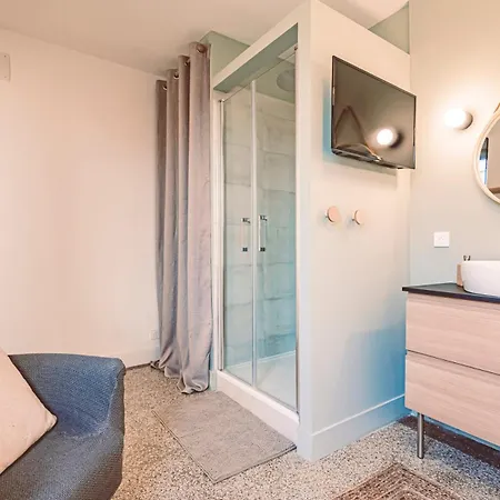Apartment Charme De L'ancien Pour Cet Entierement Renove Rue Jeanne D'arc